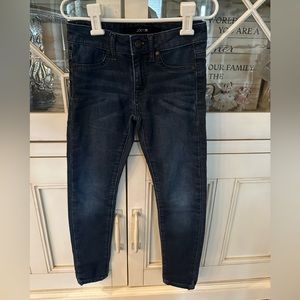 Super cute, dark wash fashionable Joes skinny jeans